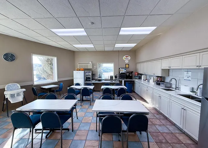 Super 8 By Wyndham Medicine Hat Ab