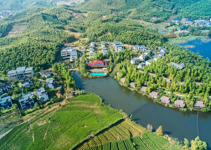 Huzhou Xisaishanqian Wooden Villa Hotel