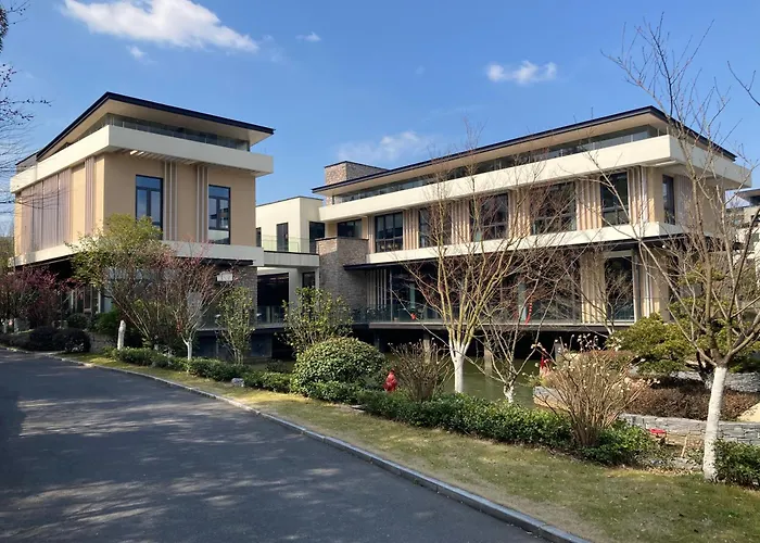 Huzhou Xisaishanqian Wooden Villa Hotel