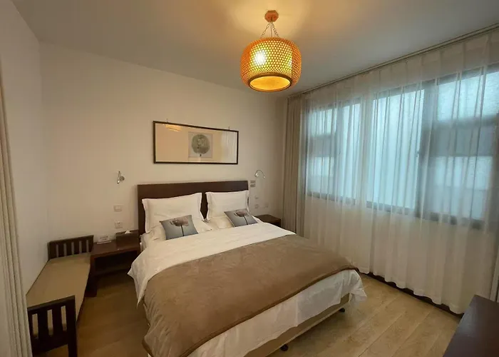 Dali Yanyuan Mountain Retreat 大理晏清山居客栈