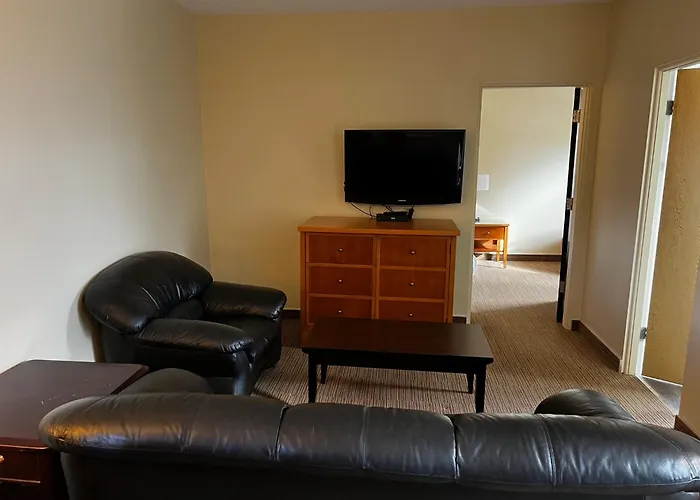 Athabasca Valley Inn & Suites
