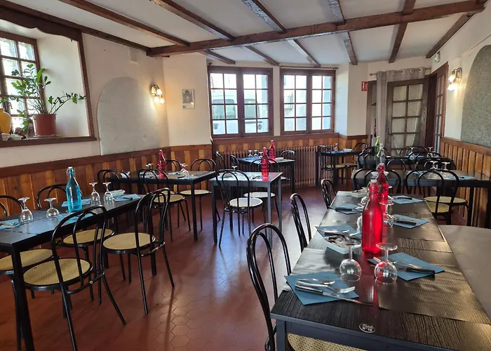 Logis Hôtel Restaurant L'Oustal