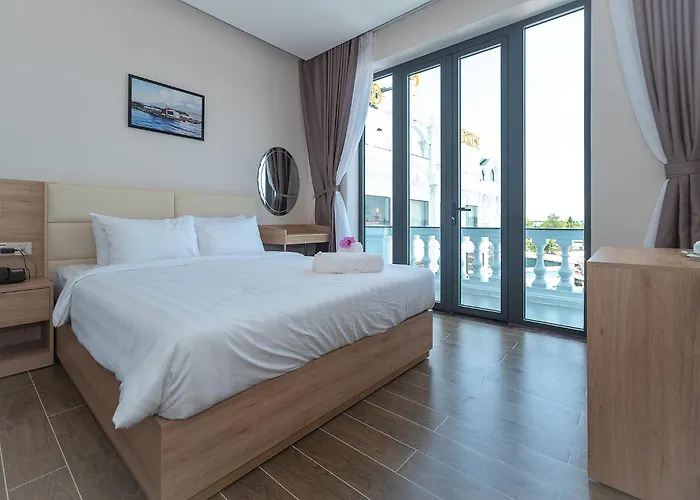 Bamboo Riverside Boutique Hotel
