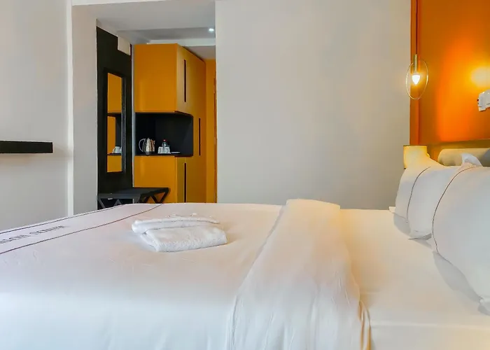 Manou Hotel