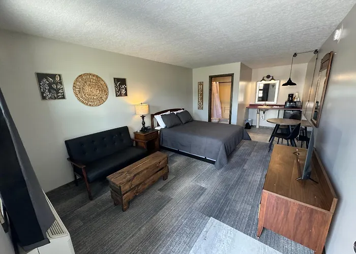 West Pines Motel