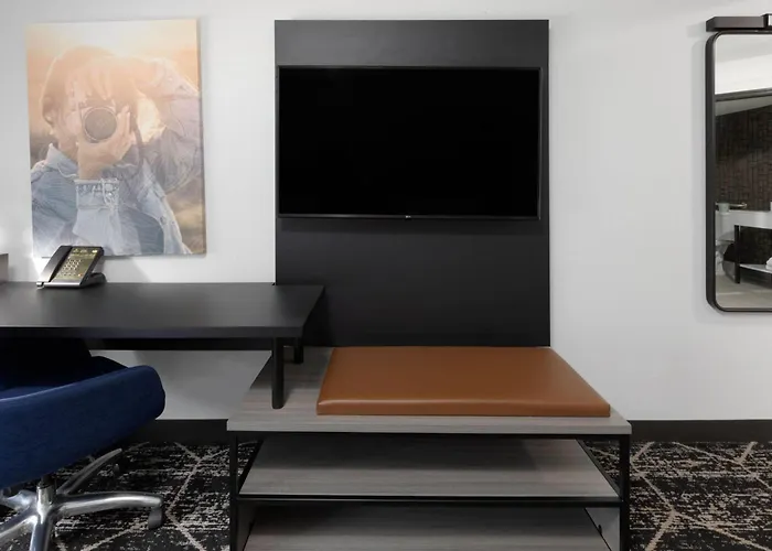 La Quinta Inn & Suites By Wyndham Houston Bush Iah South