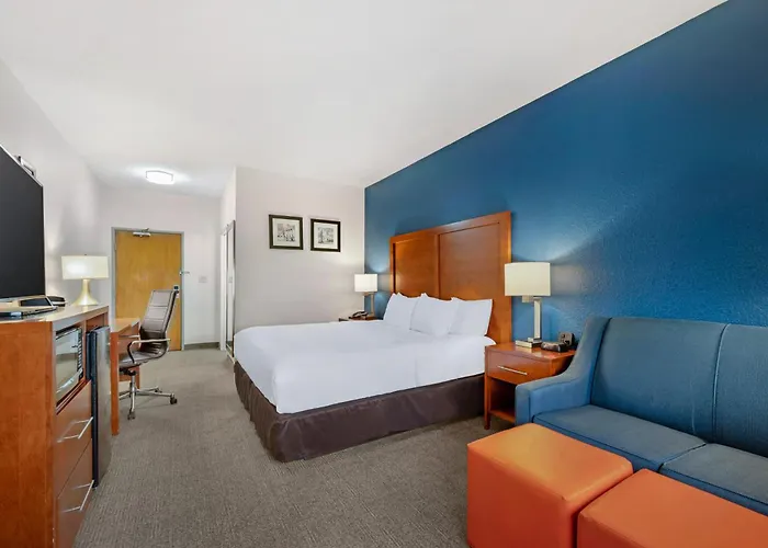 Comfort Inn & Suites North Greenfield