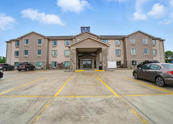 Cobblestone Hotel & Suites - Russells Point At Indian Lake