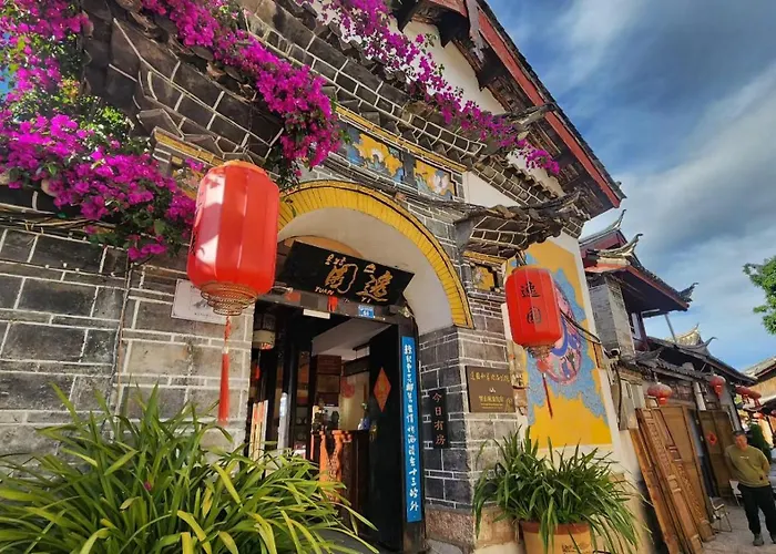 Yiyuan Snow Mountain View Historical Naxi House - Lijiang Old Town Mufu Branch - English Service And Tour Arrangement
