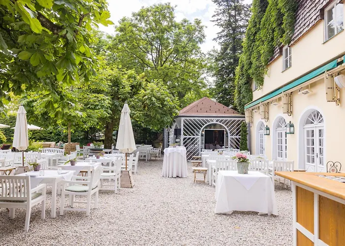 Der Schlosswirt Zu Anif - Biedermeierhotel Und Restaurant