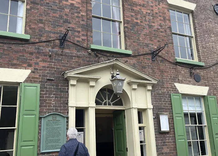 The Tontine Hotel & Bar