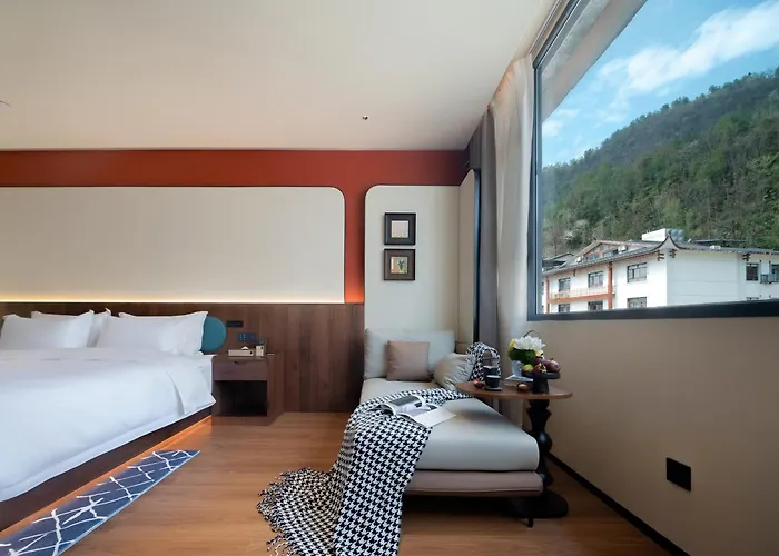 Zhangjiajie Yu Realm Hotel - Ancient Charm - Modern Luxury - Your Perfect Journey - A Single Pick-Up Or Drop-Off