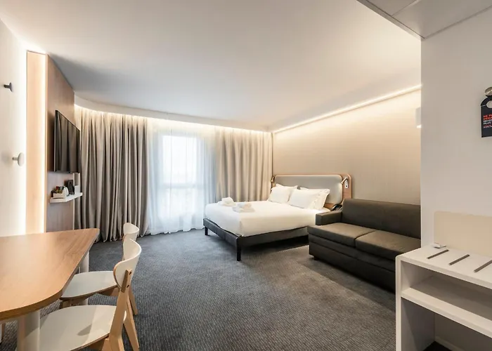 Holiday Inn Express & Suites Reims - Rives De Vesle By Ihg