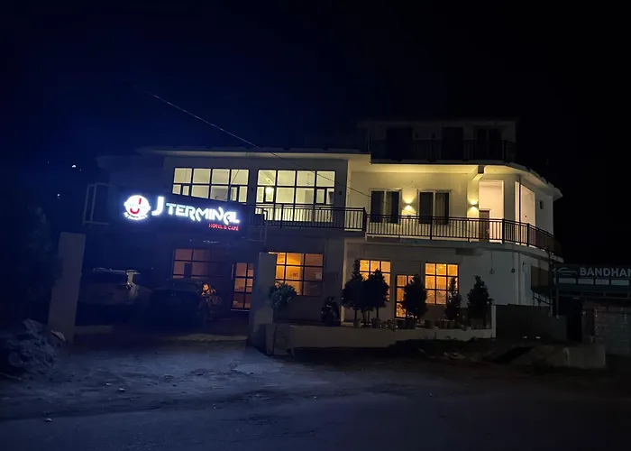 J Terminal Hotel & Cafe