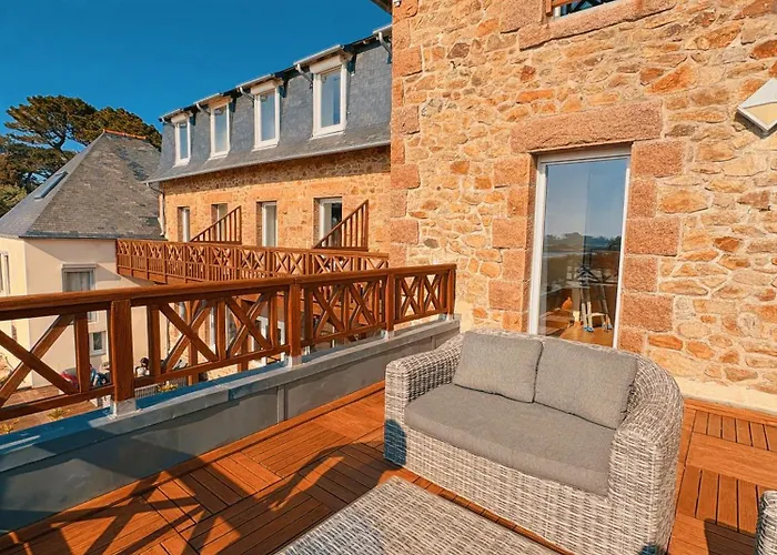 Logis Hôtel Saint Guirec Et De La Plage