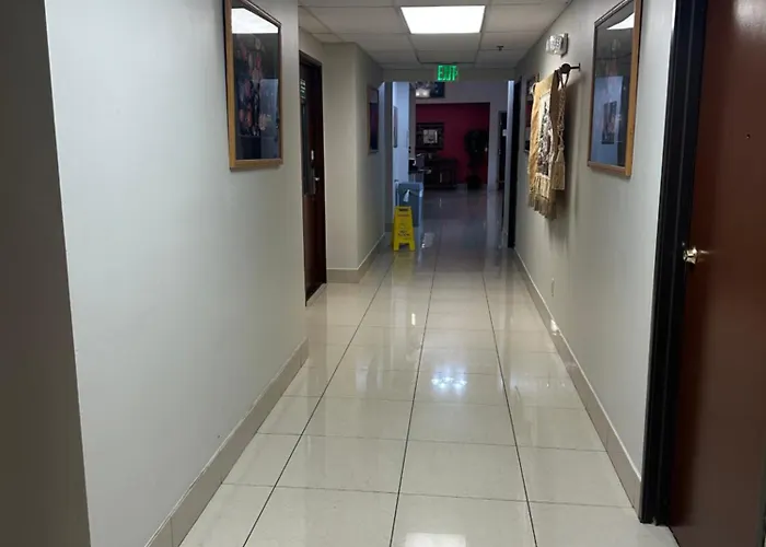 Bridgeway Inn & Suites - Portland Airport