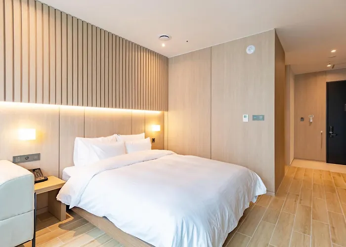 Hound Hotel Hyeoksindosi Branch