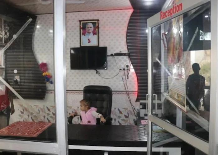 Shri Anand Hotel Berinag Shahgram With Parking Included