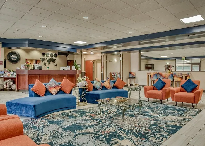 Evergreen Inn & Suites