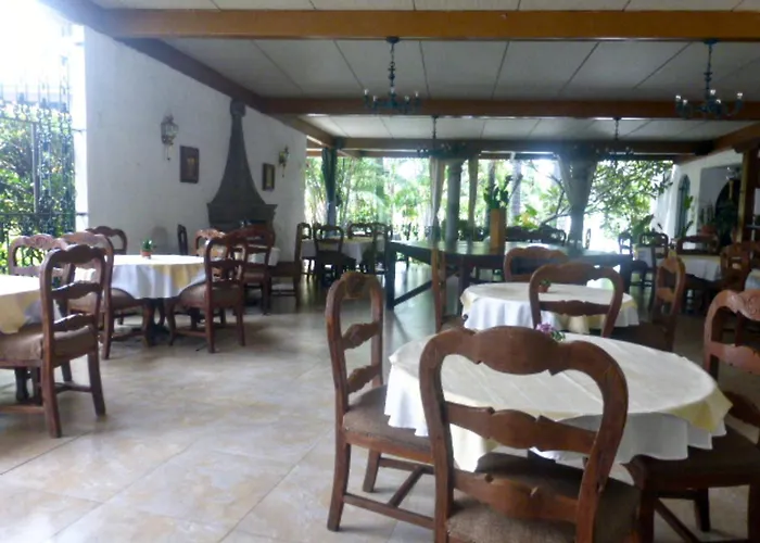 Hotel Bajo el Volcan