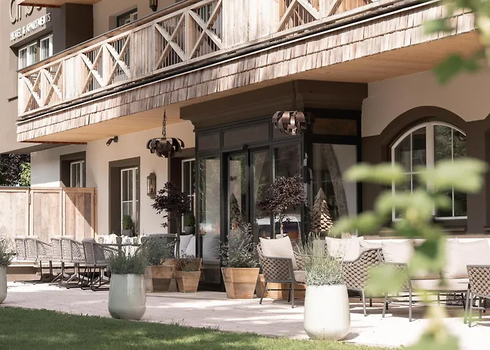 Arbor Hotel & Apartments