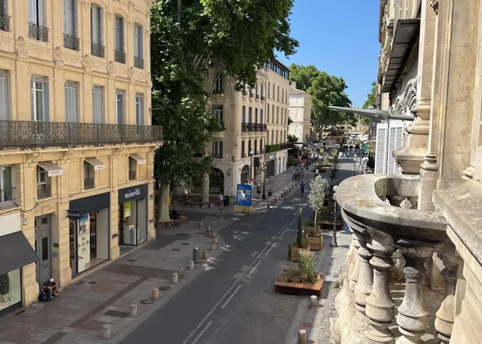 Auberge De Jeunesse Hi Avignon