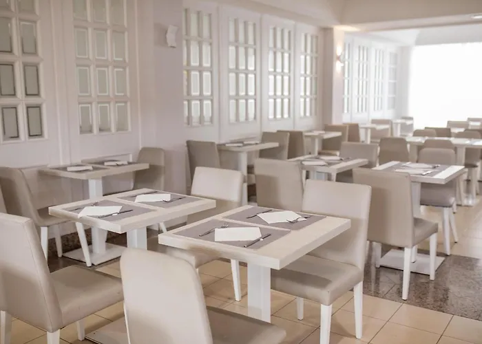 Servatur Waikiki