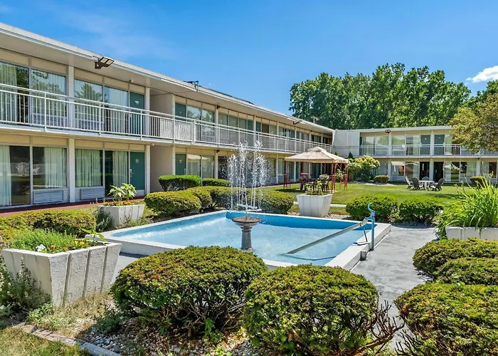 Howard Johnson By Wyndham Albany
