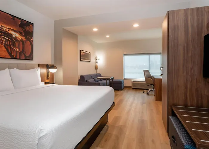 La Quinta Inn & Suites By Wyndham Galt Lodi North