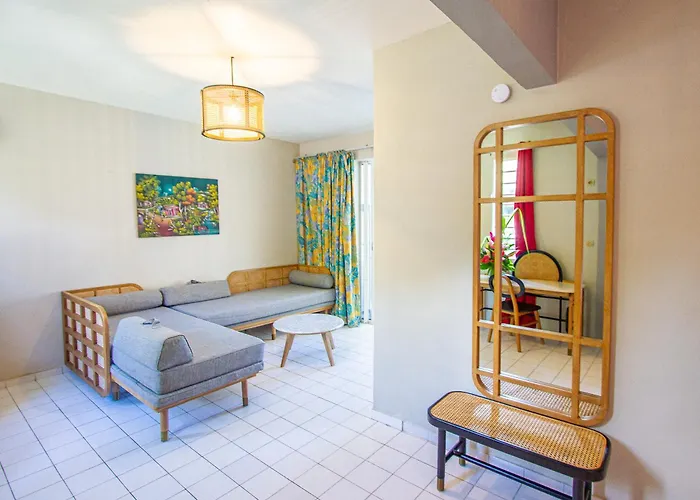 Résidence Le Vallon Guadeloupe Parc Piscine Appartements&Studios&Services hôteliers à la carte