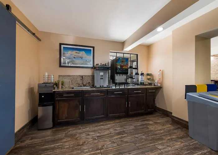 Quality Inn & Suites Airport