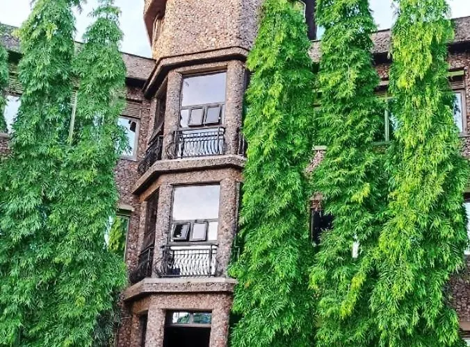 Discovery Courts Hotel