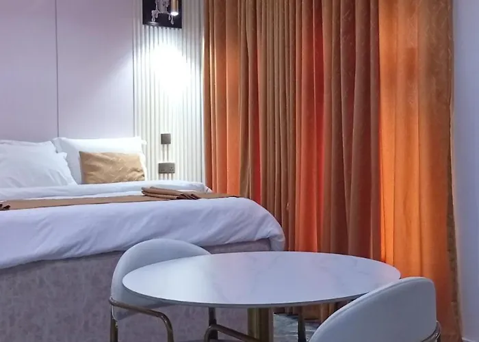 Uptown Life Hotel And Suites