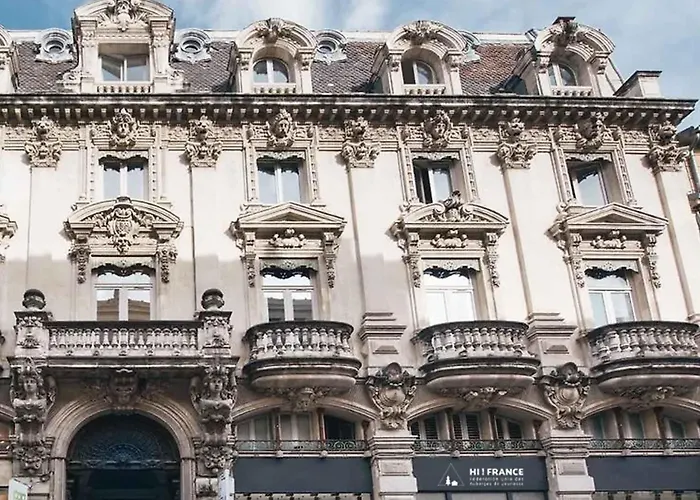 Auberge De Jeunesse Hi Avignon