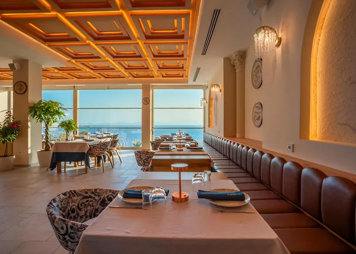 Qlusive Hotel