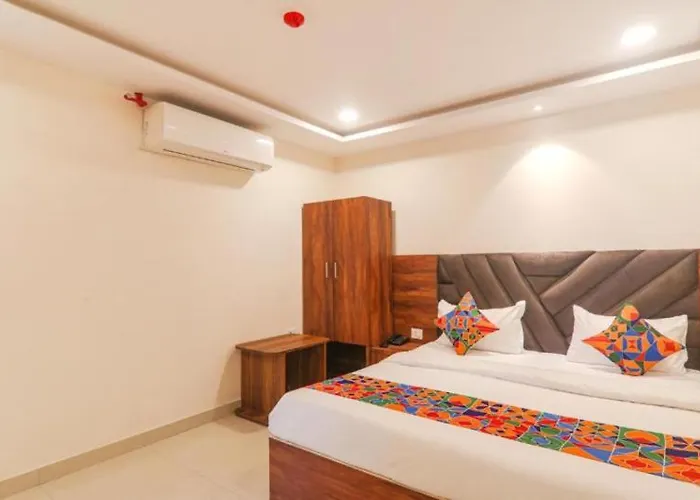 Rrooms Rachna Inn