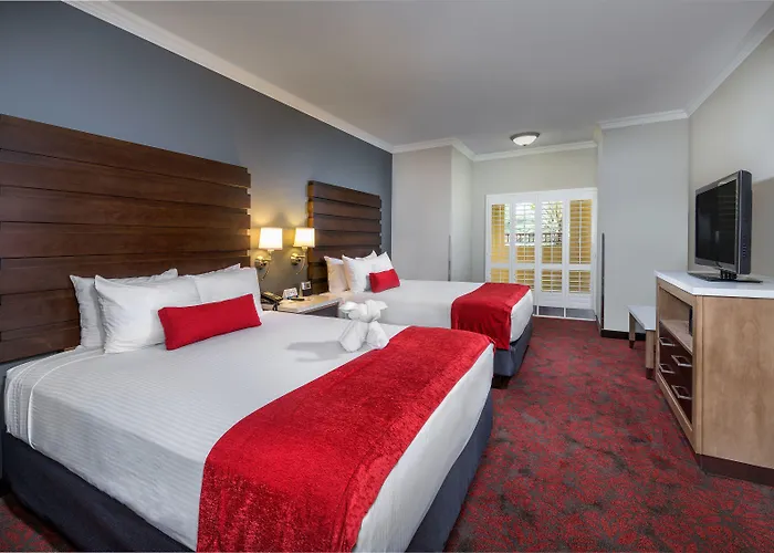 Desert Palms Hotel & Suites Anaheim Resort