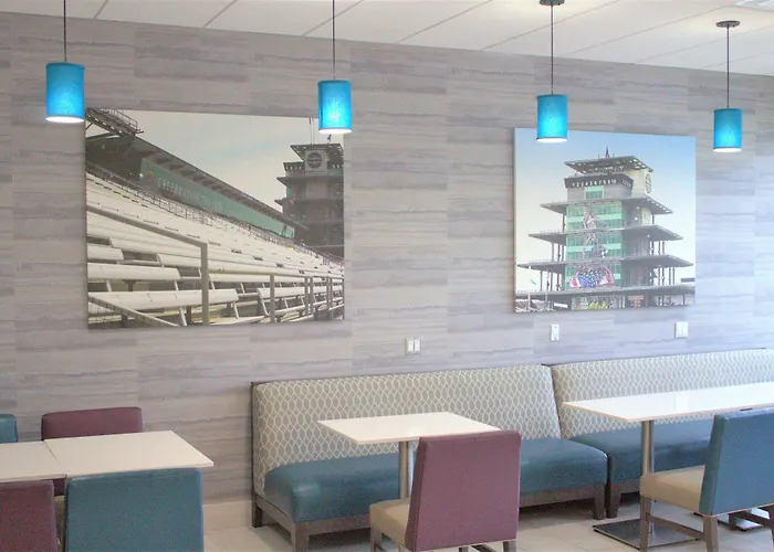 La Quinta Inn & Suites By Wyndham Indianapolis Downtown