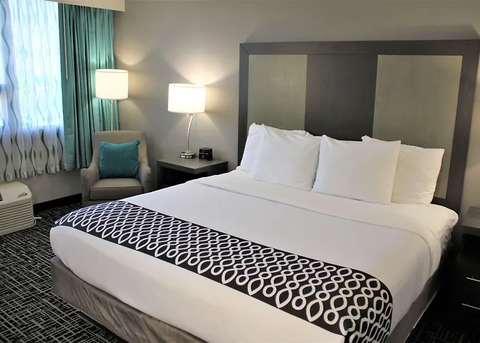 La Quinta Inn & Suites By Wyndham Indianapolis Downtown