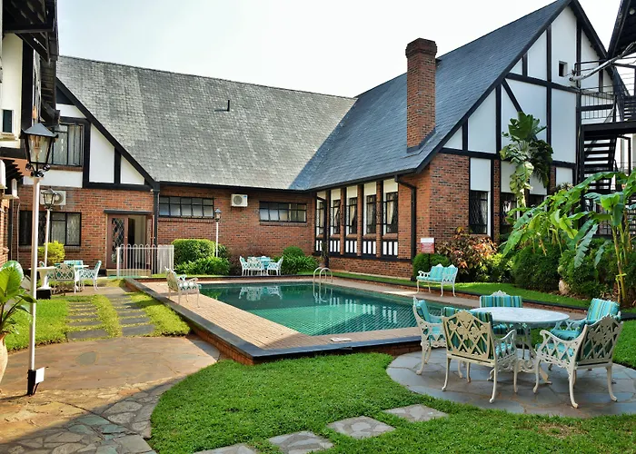 Cresta Churchill Hotel