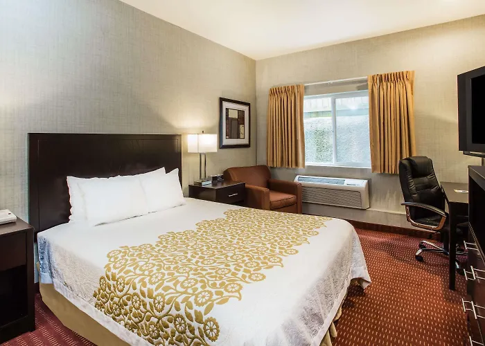 Days Inn By Wyndham Seattle Aurora