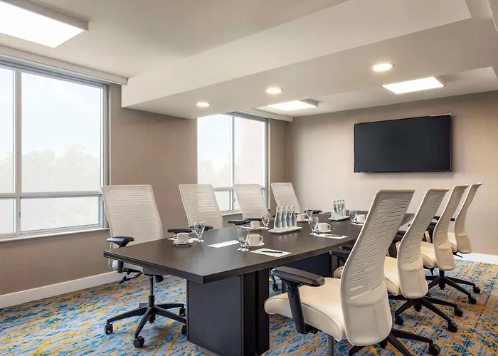 Embassy Suites By Hilton Toronto Airport