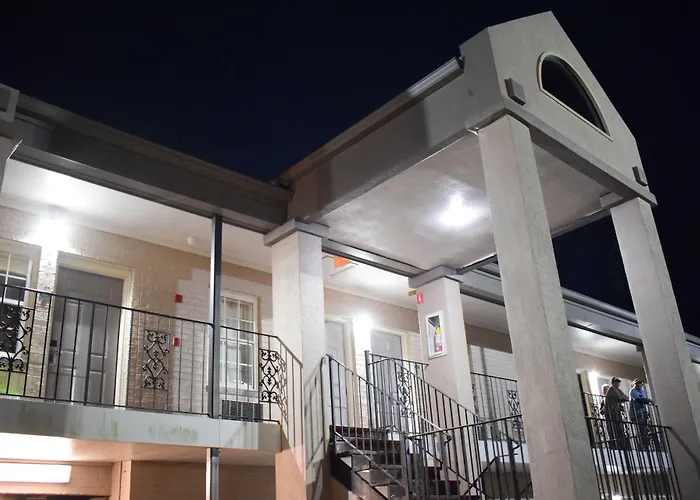 Econo Lodge At The University
