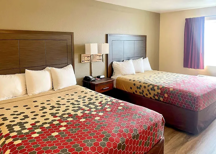Econo Lodge Inn&Suites Corning