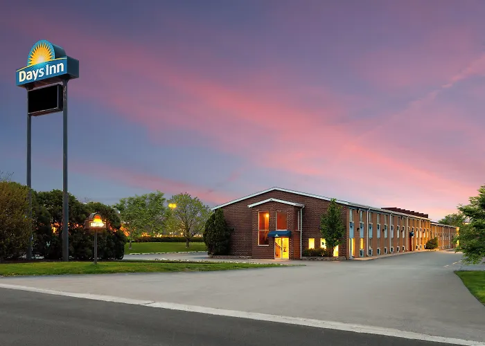 Days Inn By Wyndham Rockford I-90 Walking Distance To Casino