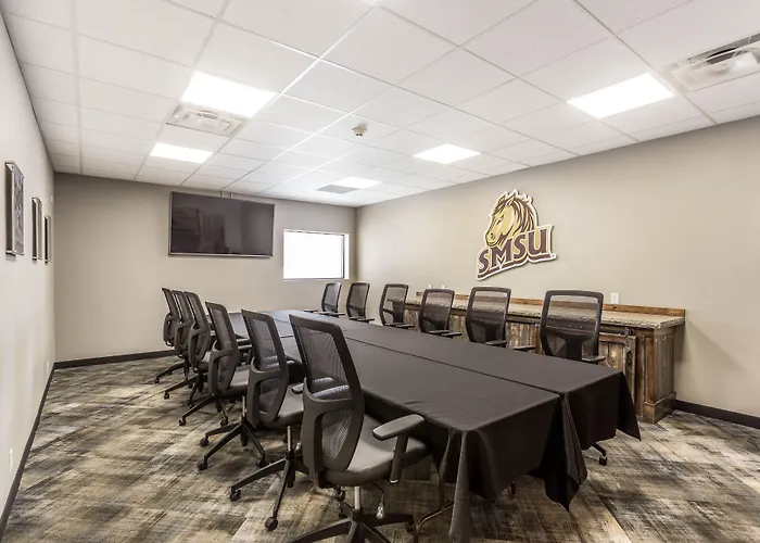 Everspring Inn And Suites