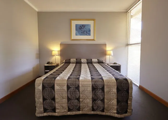 Seasons Hotel Newman