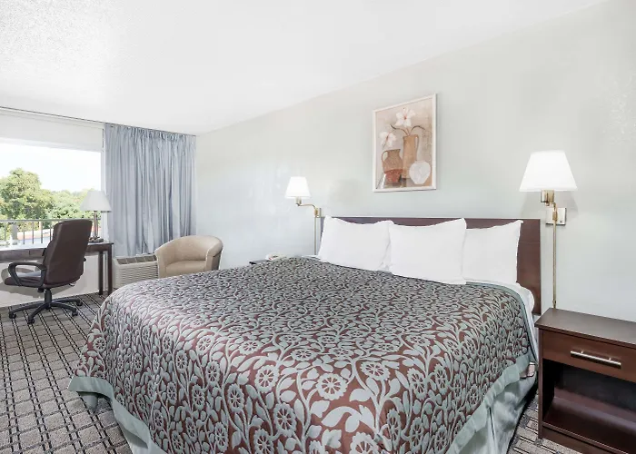 Days Inn By Wyndham St Clairsville