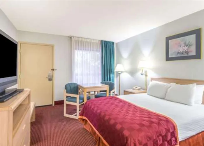 Baymont By Wyndham Topeka