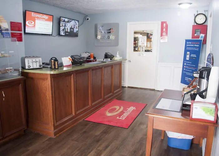 Econo Lodge Inn & Suites Sandusky South